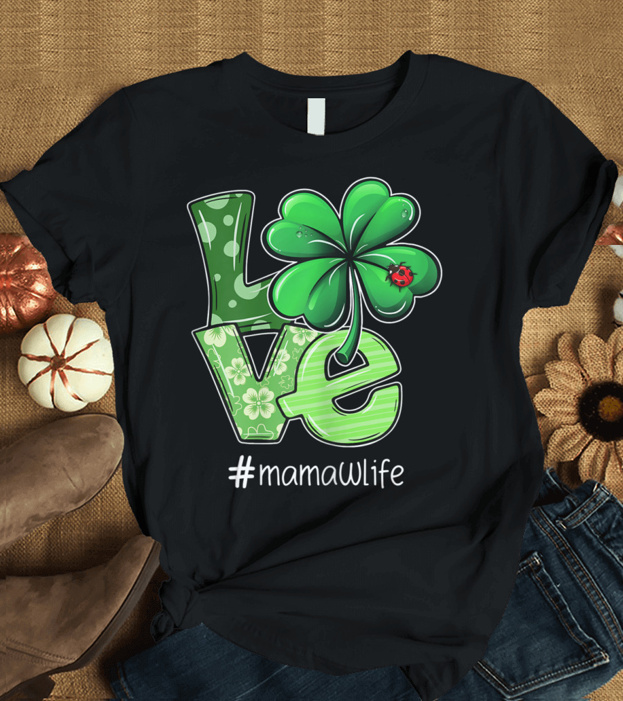 St Patricks Day LOVE Shamrock Clover Ladybug #mamawlife T-Shirt