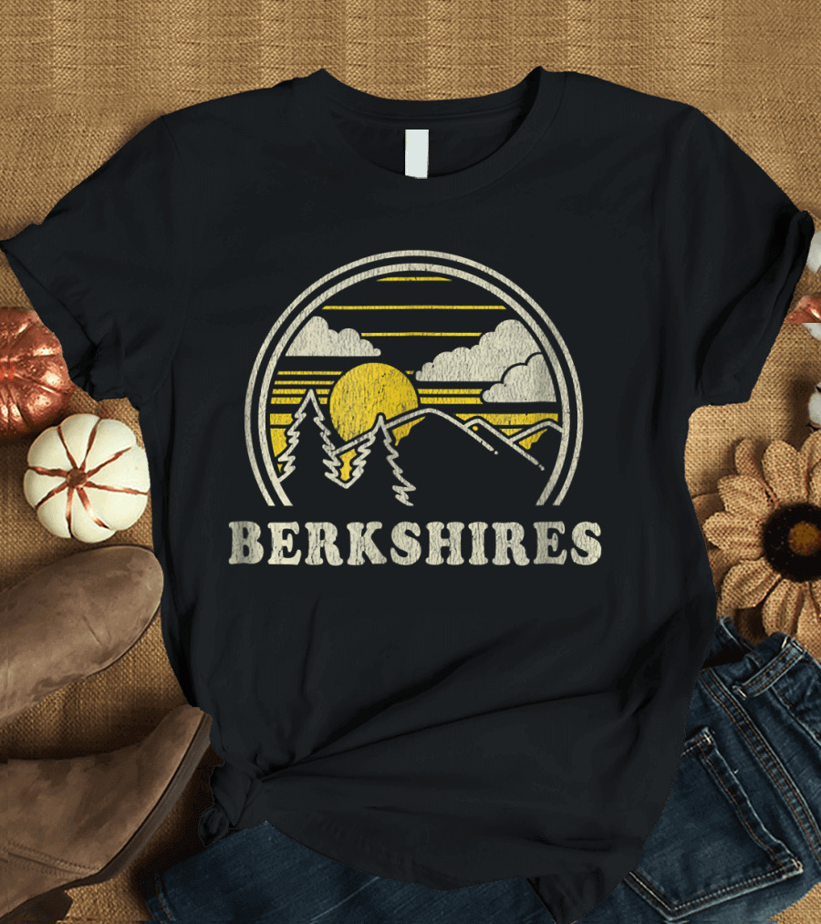 Berkshires Massachusetts MA Vintage Sun and Mountain Scene T-Shirt