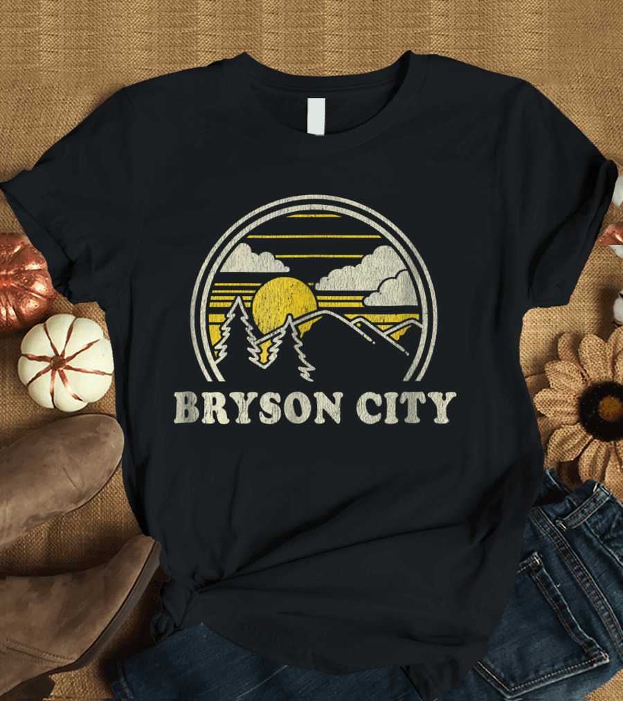 Bryson City North Carolina NC Vintage Sunset Mountains and Pines T-Shirt