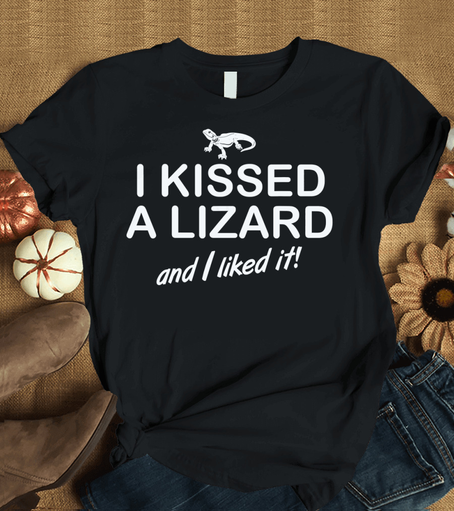 I Kissed A Lizard and I Liked It Funny Iguana Gecko Reptile T-Shirt