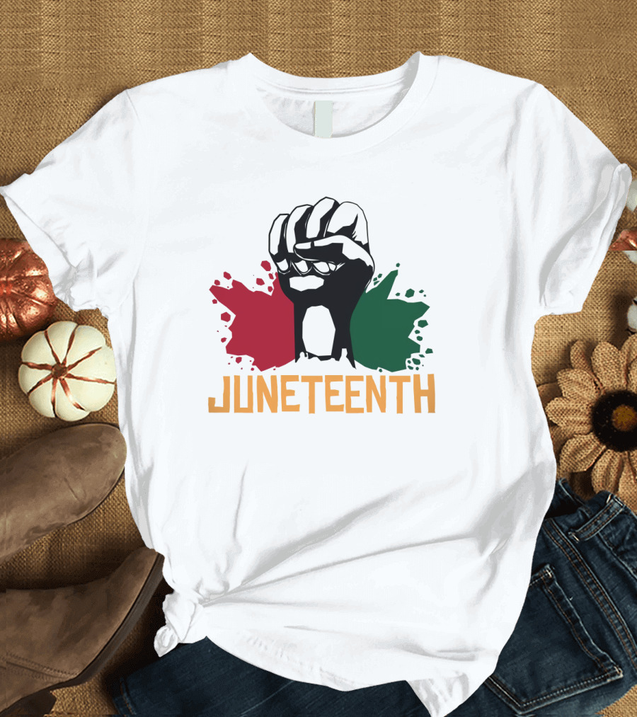 JUNETEENTH Raised Fist with Red Black Green Paint Splashes T-Shirt