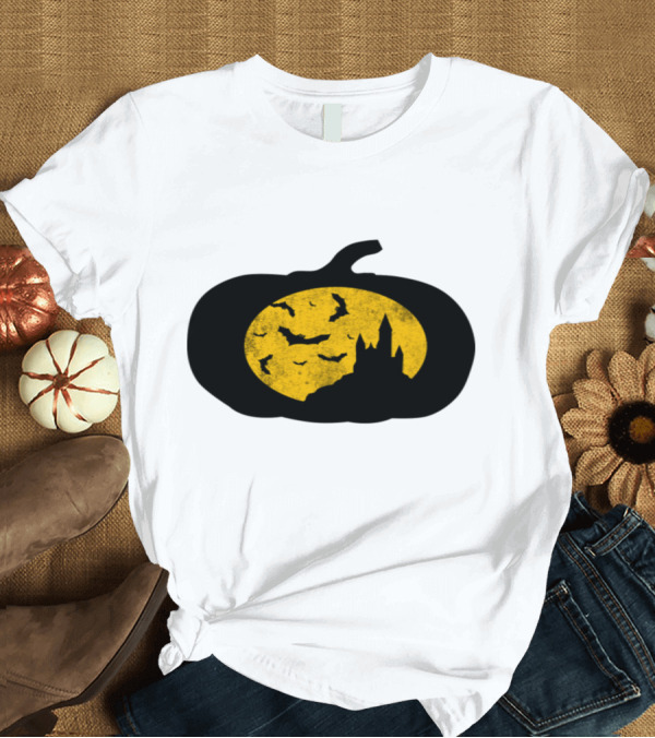 T-Shirt: Creepy Castle Halloween Pumpkin Silhouette with Bats T-Shirt Creepy Castle Halloween Pumpkin Silhouette with Bats T-Shirt