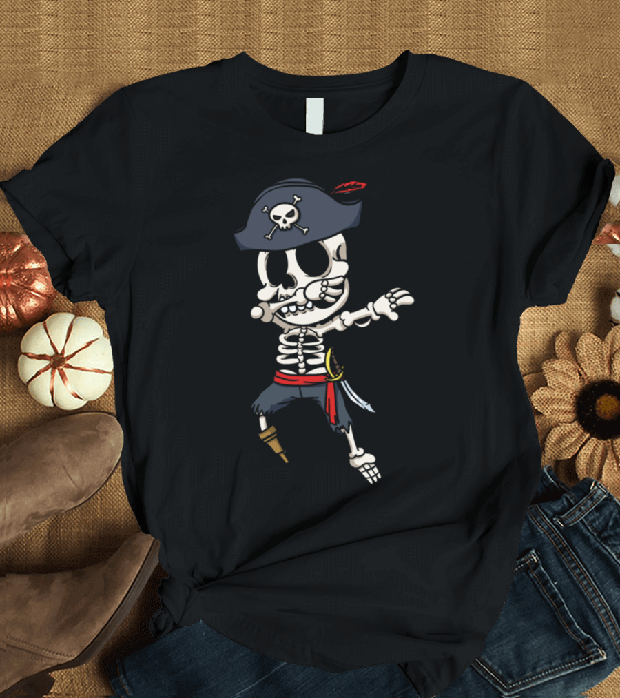 Skeleton Skull Bones Pirate Skeleton Hat Sword T-Shirt