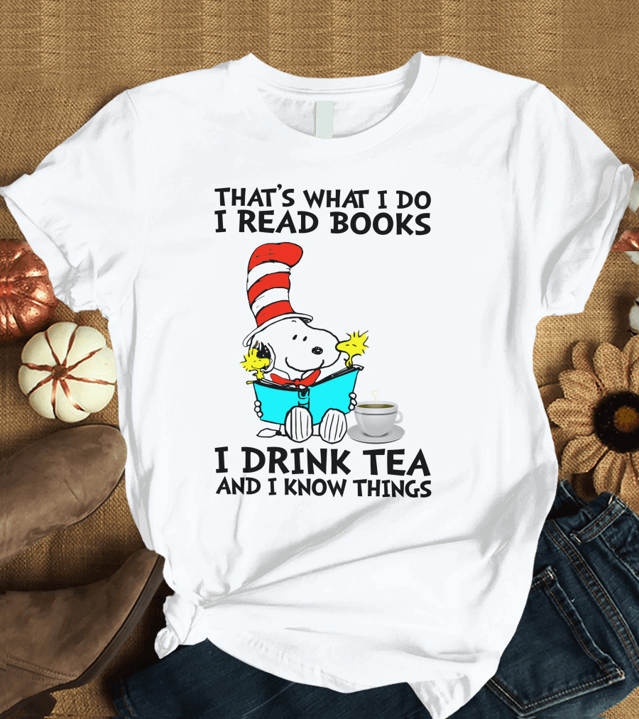 THAT'S WHAT I DO I READ BOOKS I DRINK TEA AND I KNOW THINGS SNOOPY T-Shirt