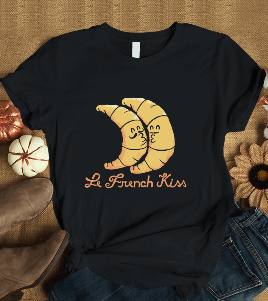 Le French Kiss Croissant Embrace Nostalgic Humor T-Shirt