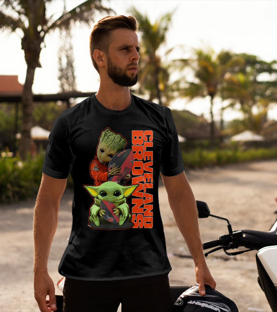 CLEVELAND BROWNS Groot And Baby Yoda Holding Football T-Shirt