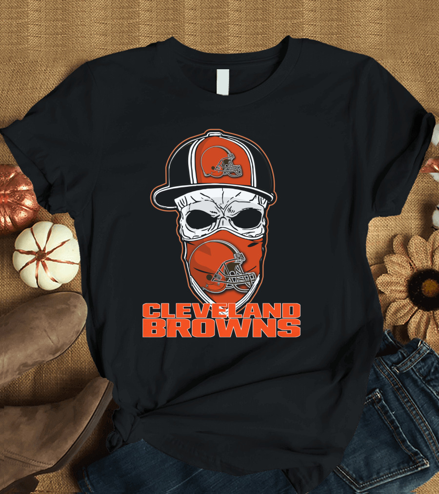CLEVELAND BROWNS Skull Hat Football Helmet T-Shirt