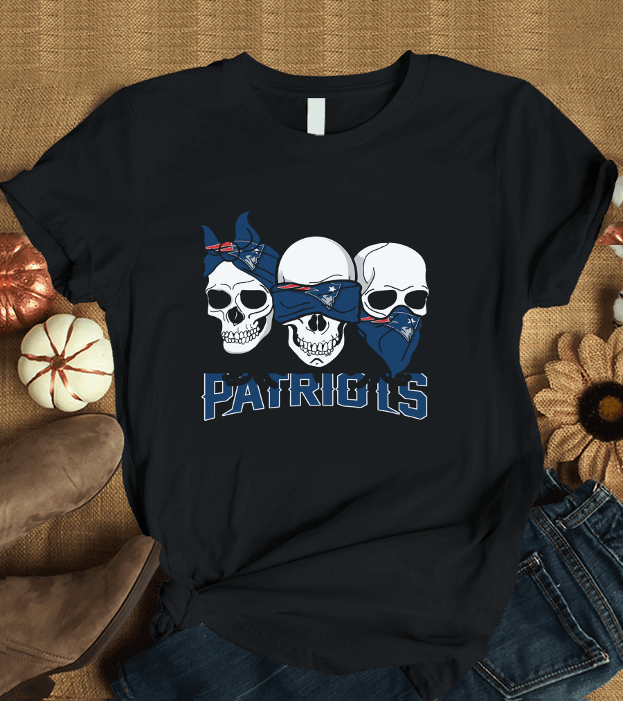 Patriots Skulls Three New England Helmets T-Shirt