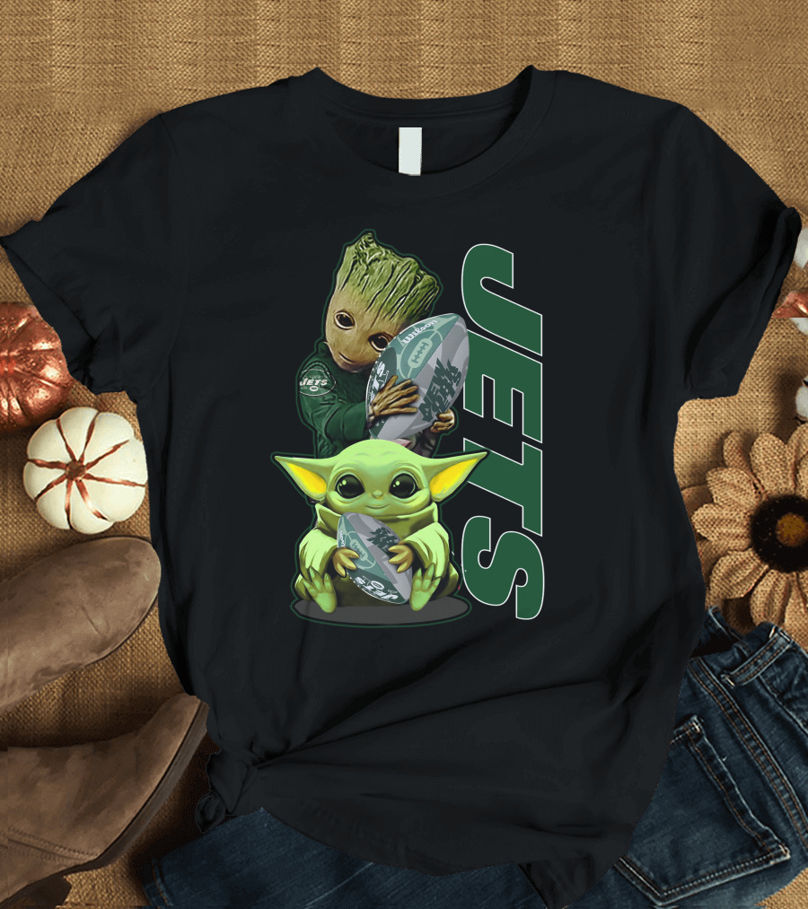 Grzd New York Jets Baby Groot and Baby Yoda with Football T-Shirt