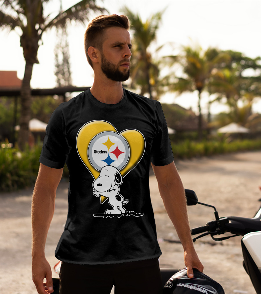Snoopy Hugging Heart Steelers Logo Pittsburgh Steelers Fan Gear T-Shirt