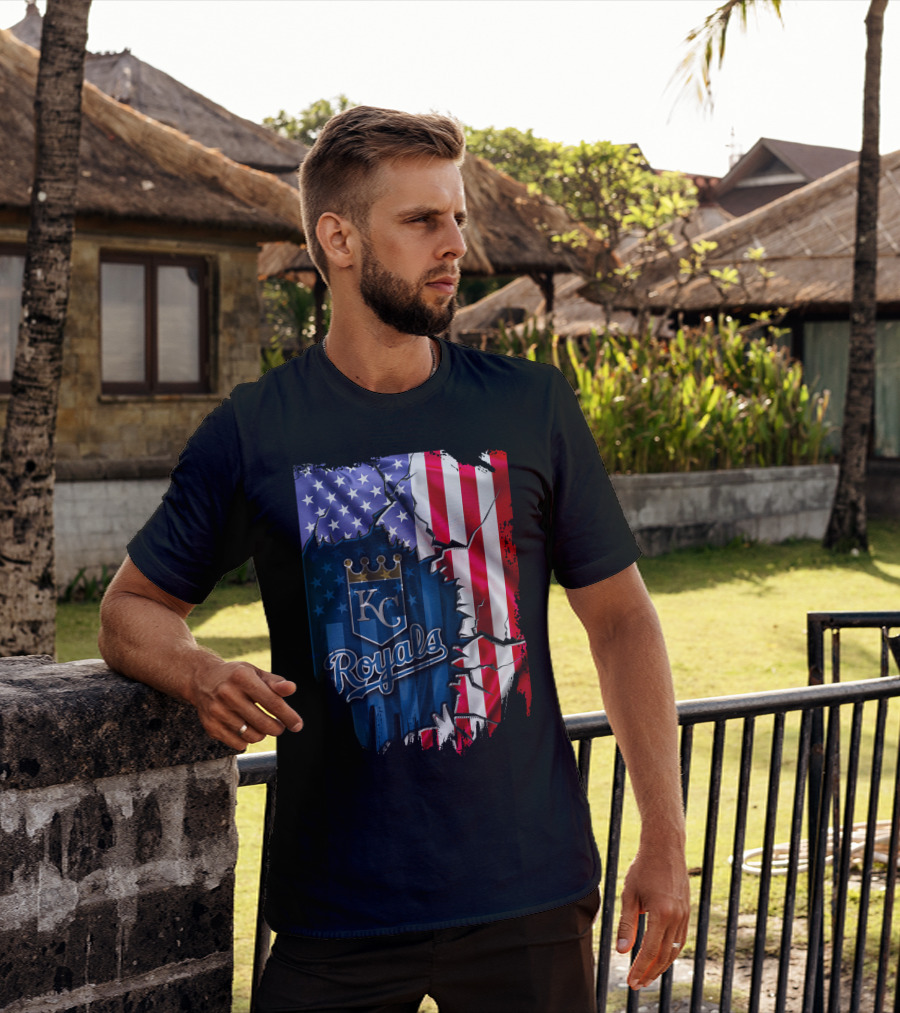 Kansas City Royals Logo With American Flag Background T-Shirt