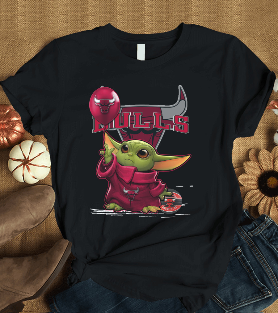 Yoda Holding Chicago Bulls Logo Balloon T-Shirt
