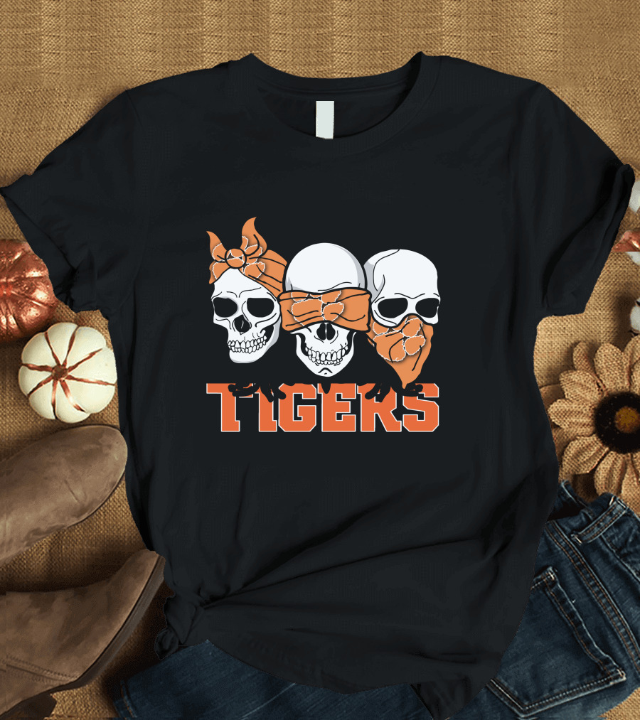 3 Skull Tigers Orange Bandanas T-Shirt