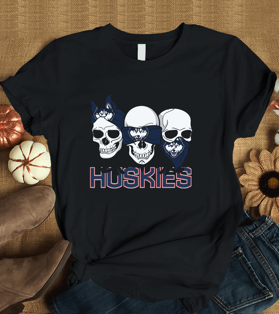 3 Skull Huskies Connecticut T-Shirt
