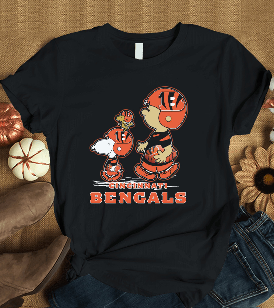 CINCINNATI BENGALS PEANUTS FOOTBALL CHARACTERS T-Shirt