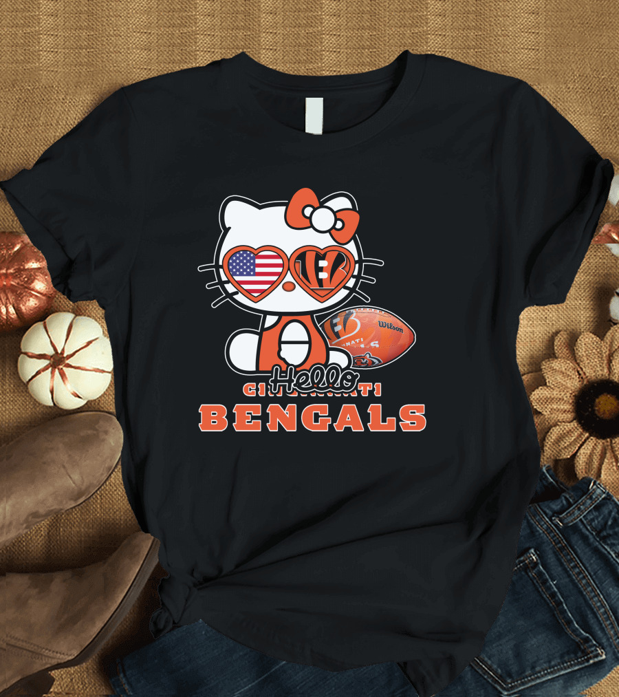 Hello Kitty Cincinnati Bengals American Football Heart Eyes T-Shirt