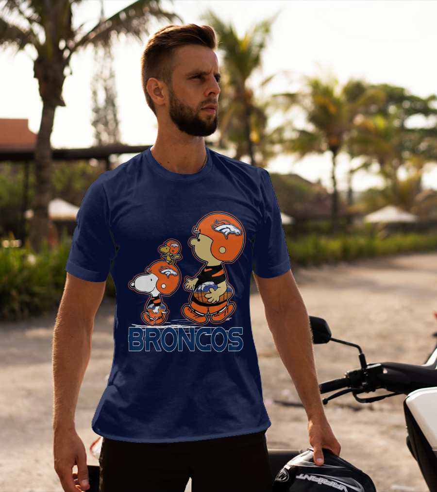 Snpfootball Denver Broncos Peanuts Characters Helmet T-Shirt