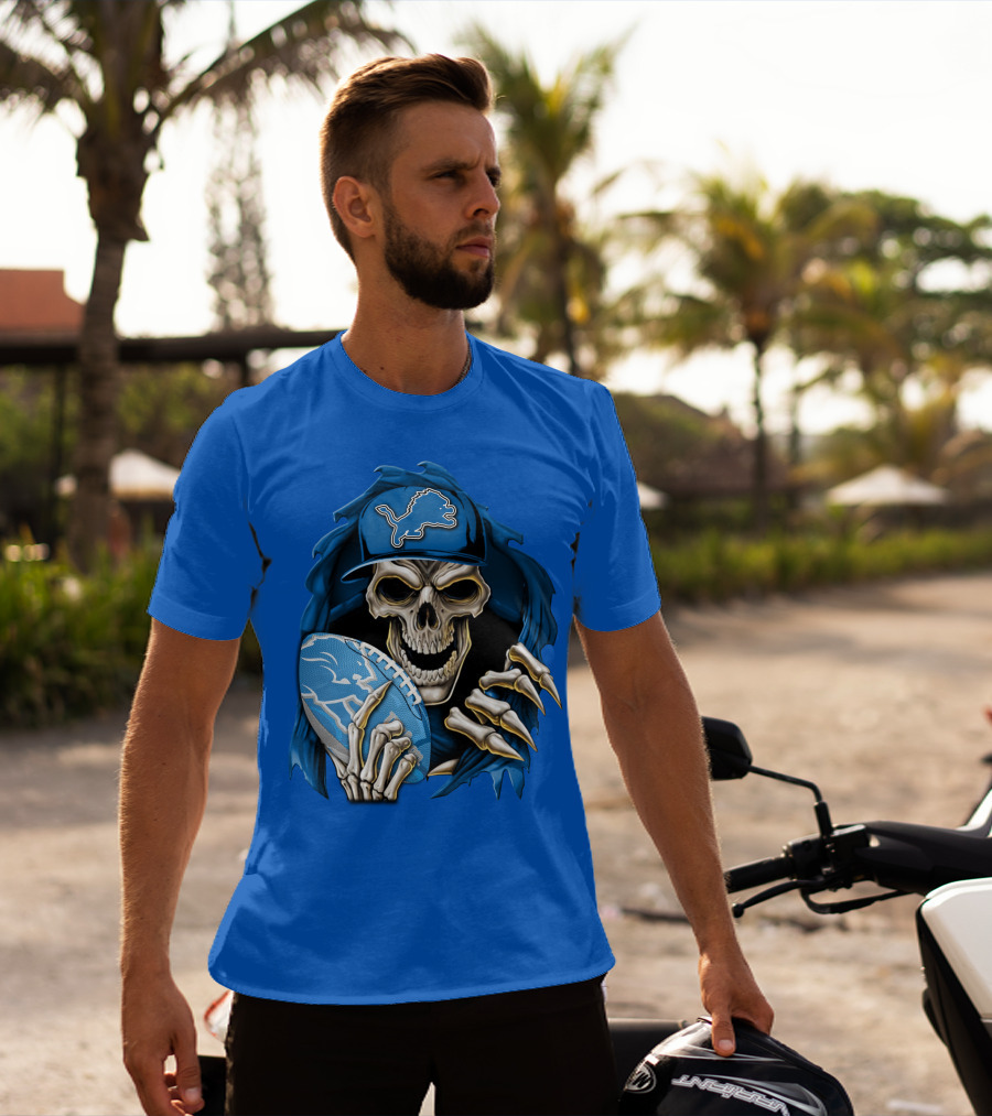 Skullbong Detroit Lions Skeleton Holding Football In Detroit Lions Cap T-Shirt
