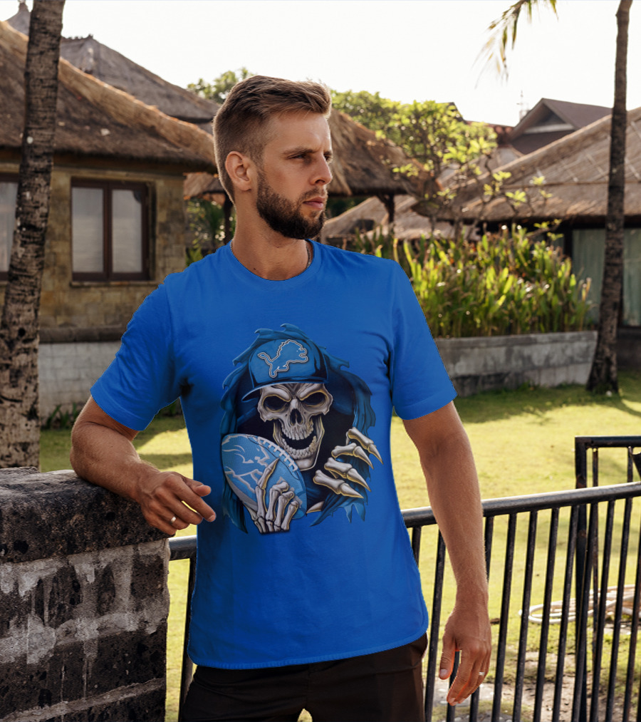 Skullbong Detroit Lions Skeleton Holding Football In Detroit Lions Cap T-Shirt