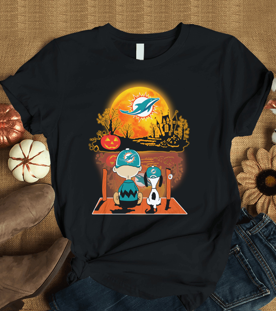 Miami Dolphins Snoopy and Charlie Brown Halloween Pumpkin Moon T-Shirt