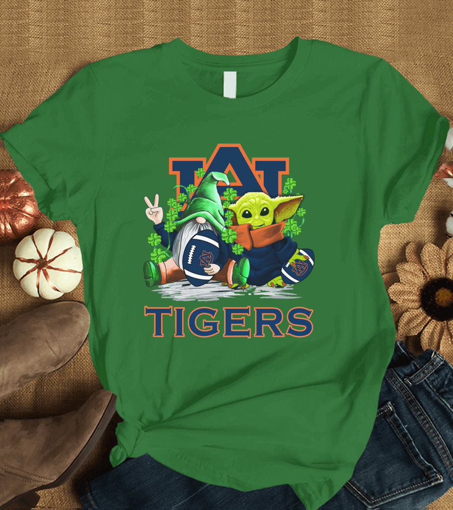 Auburn Tigers St. Patrick’s Day Football Gnome and Yoda Fan T-Shirt