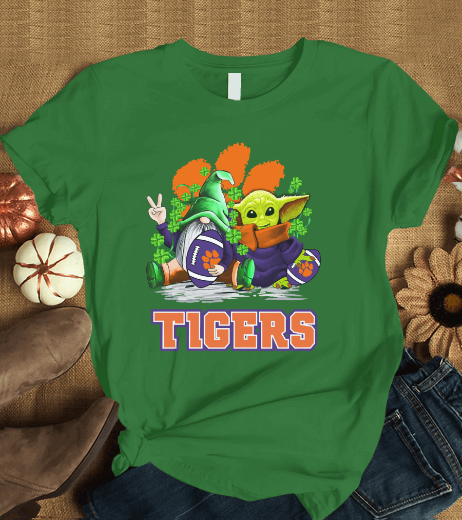 Clemson Tigers St. Patrick’s Day Football Gnome and Baby Yoda T-Shirt