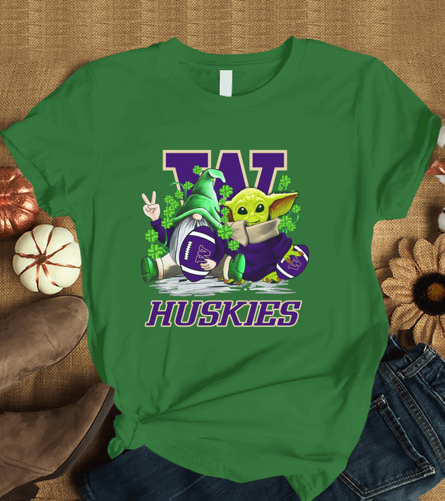 Washington Huskies Football St. Patrick’s Day Gnome and Baby Yoda with Shamrocks T-Shirt