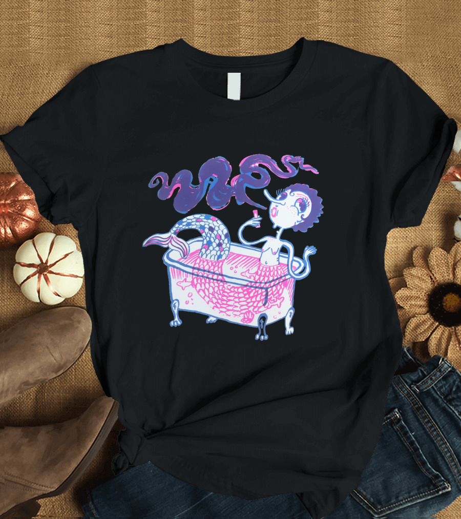 Mermaid Dans Baignoire Bathing Illustration with Pipe and Cosmic Hair T-Shirt