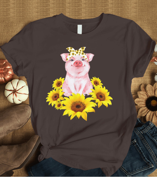 T-Shirt: Lovely Piggy Surrounded by Sunflowers T-Shirt Lovely Piggy Surrounded by Sunflowers T-Shirt