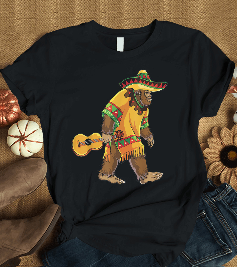 Bigfoot El Sasquatch Sombrero Guitar Cinco de Mayo Mexican T-Shirt