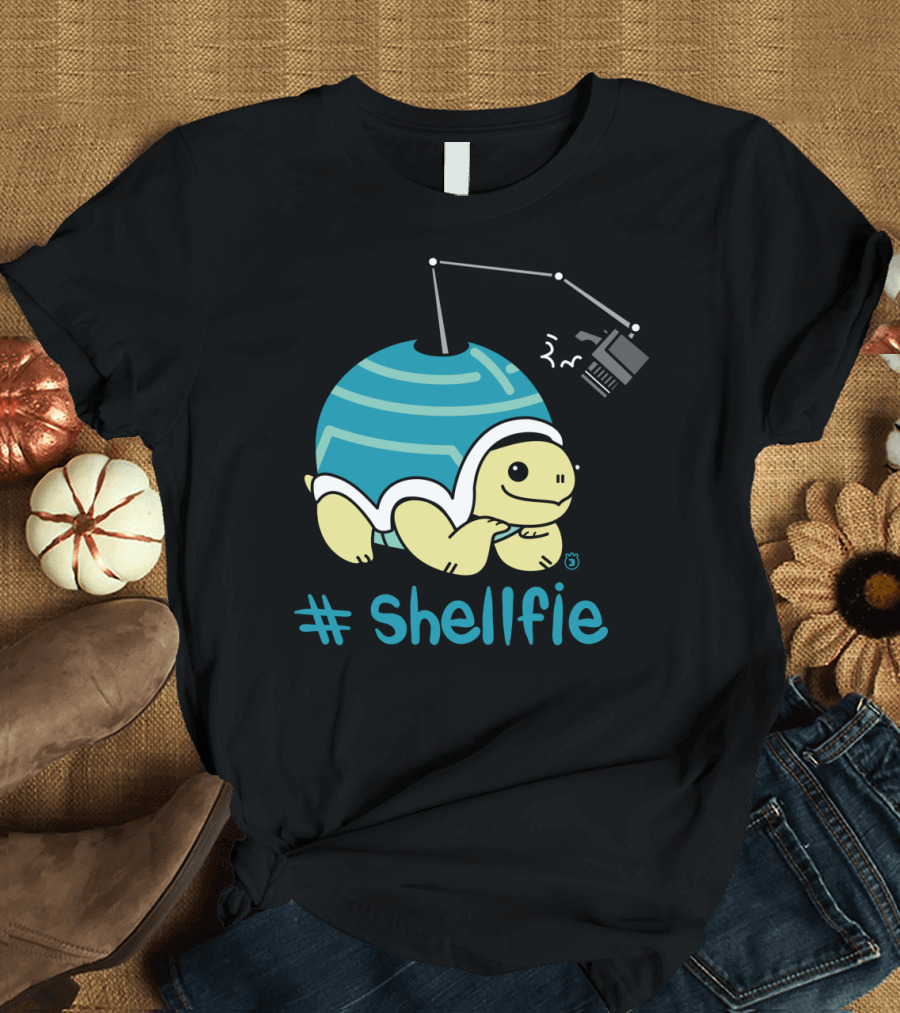 Shellfie Cute Turtle Taking Selfie with Camera on Stick T-Shirt