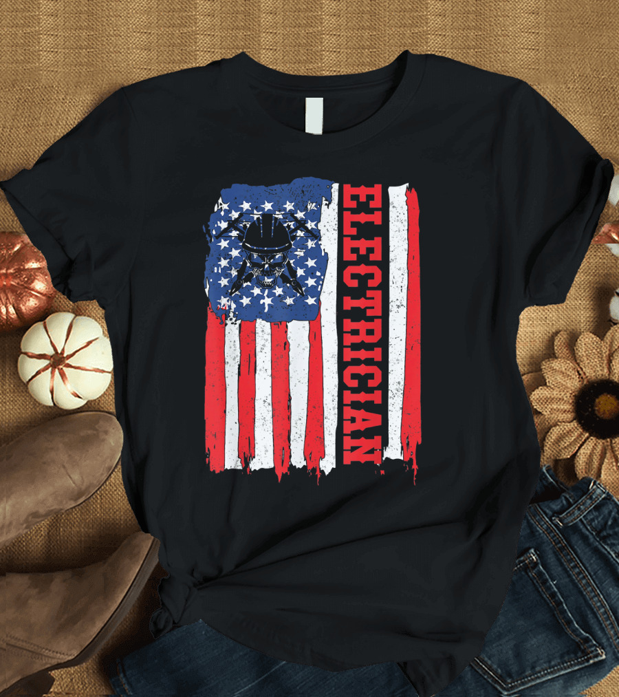Electrician Skull Helmet American Flag Stripes T-Shirt