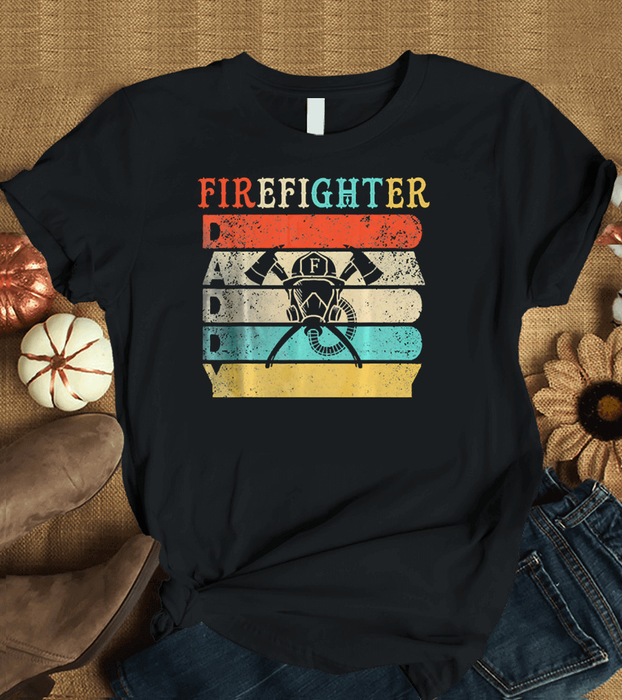 FIRE FIGHTER DADDY Vintage Helmet and Axes Retro Text T-Shirt