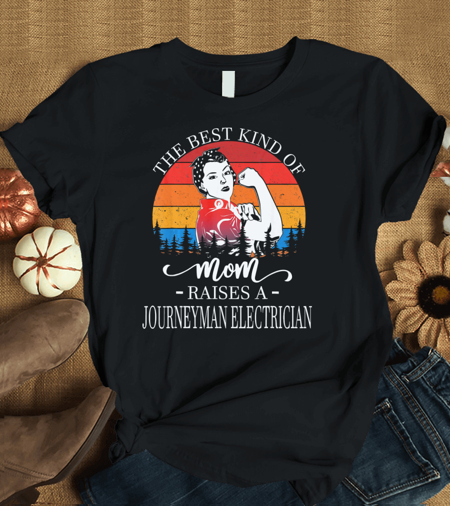 The Best Kind Of Mom Raises A Journeyman Electrician Retro Sunset Empowerment T-Shirt