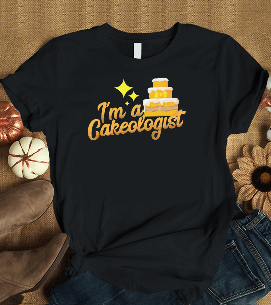 I'm A Cakeologist Funny Pastry Chef Bakin Cake Icons T-Shirt