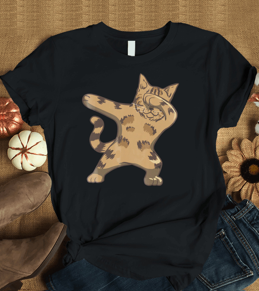 Dabbing Cat Adorable Tabby Maine Coon Kitty T-Shirt