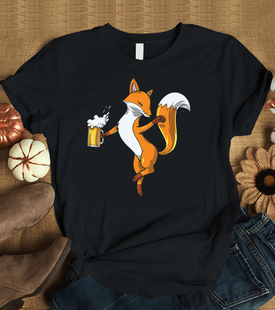 Cute Fox Holding Beer Mug Party T-Shirt