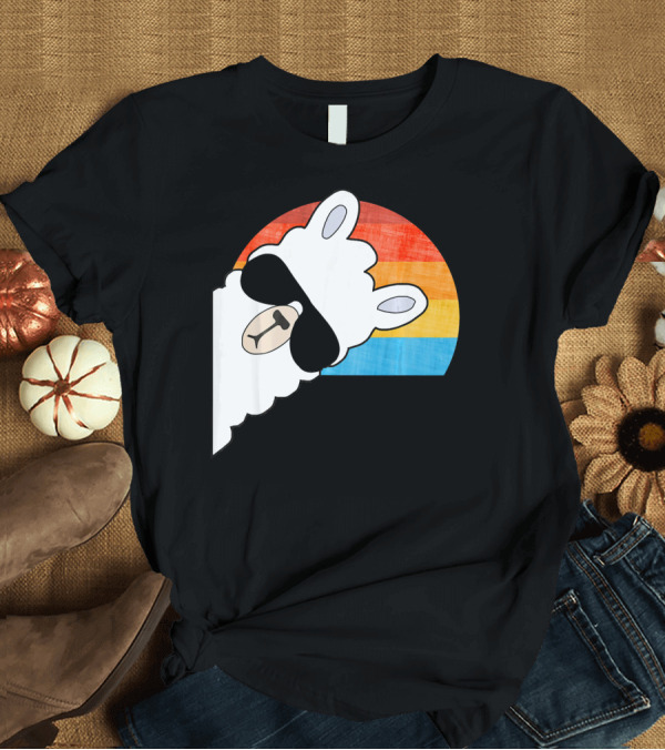 T-Shirt: FUNNY LLAMA ALPACA 70s RETRO SUNSET WITH SUNGLASSES AND VINTAGE STRIPES T-Shirt FUNNY LLAMA ALPACA 70s RETRO SUNSET WITH SUNGLASSES AND VINTAGE STRIPES T-Shirt