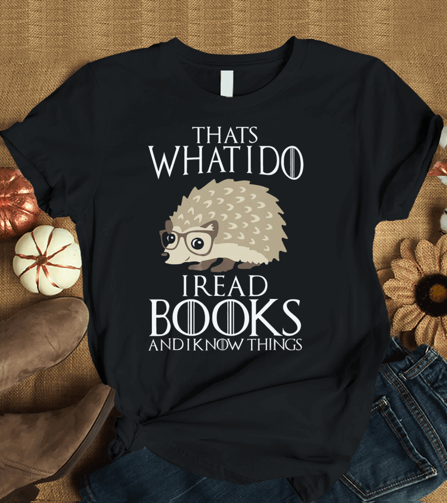 THATS WHAT I DO I READ BOOKS AND I KNOW THINGS T-Shirt