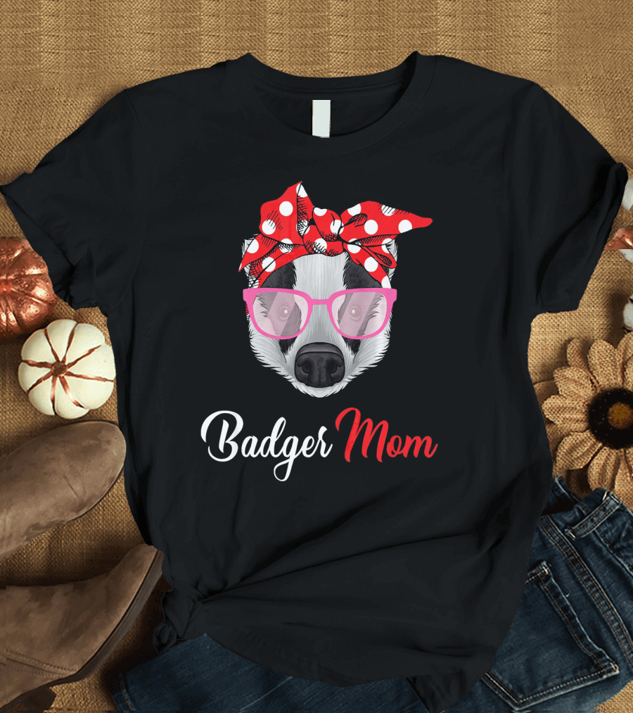 Badger Mom Animal Lovers Polka Dot Bandana Glasses T-Shirt