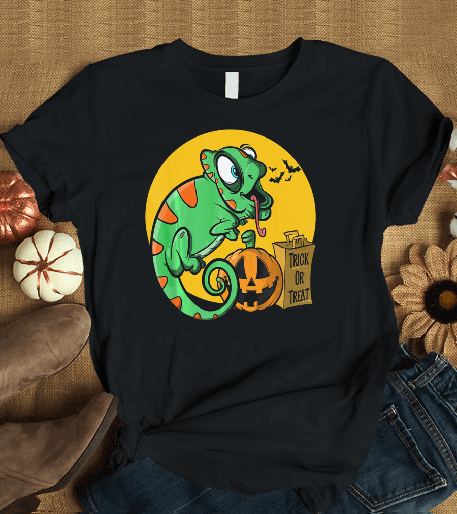 Iguana Halloween Trick or Treat Pumpkin Bats T-Shirt