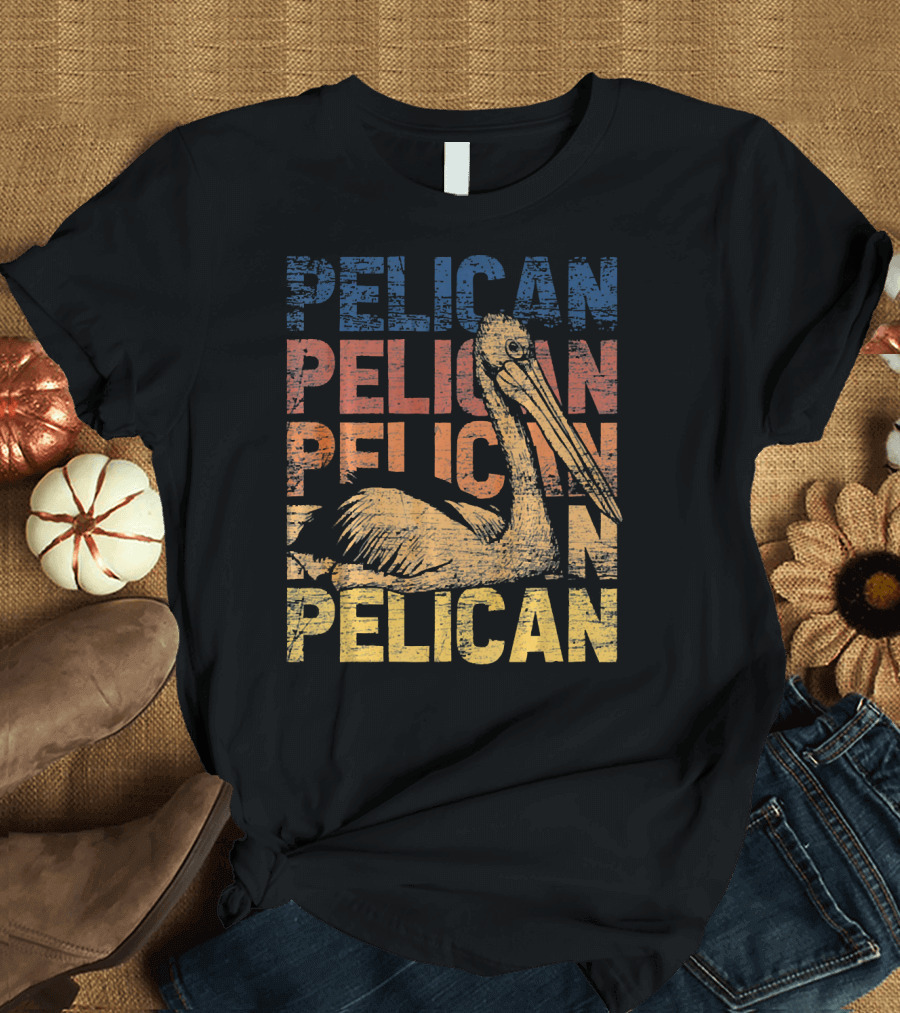 Pelican Retro Pelican Bird Flying Natur Vintage Text T-Shirt