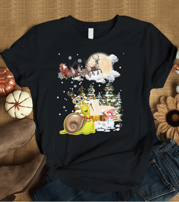 T-Shirt: Snail Comes to Town Christmas Santa and Reindeer Ride T-Shirt Snail Comes to Town Christmas Santa and Reindeer Ride T-Shirt