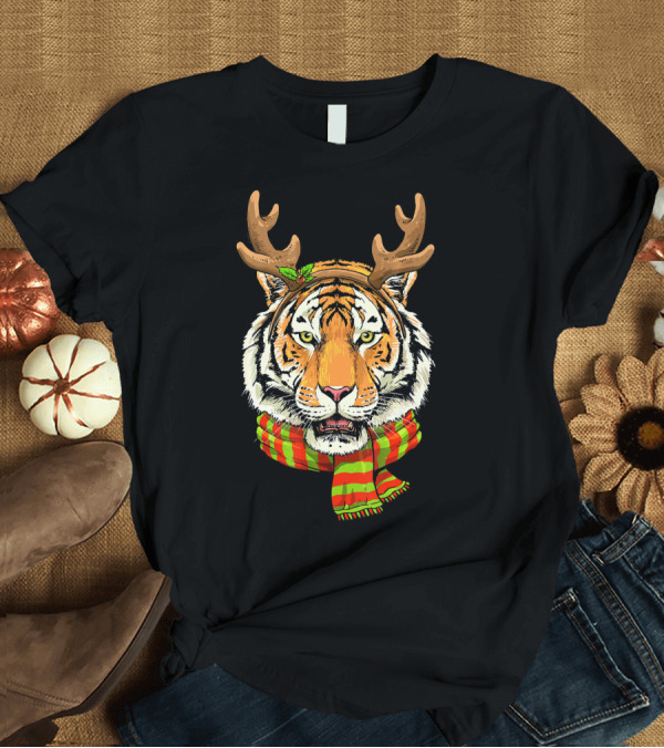 T-Shirt: Tiger Reindeer Antlers Christmas Scarf T-Shirt Tiger Reindeer Antlers Christmas Scarf T-Shirt