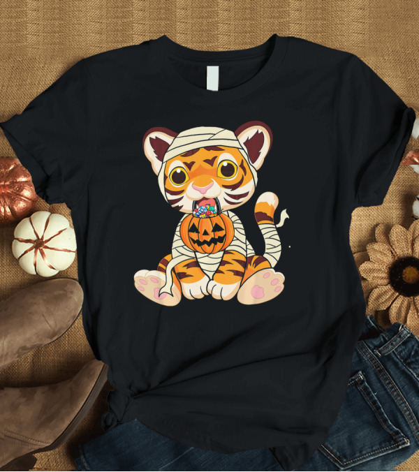 T-Shirt: Tiger Mummy with Jack O Lantern Pumpkin Candy T-Shirt Tiger Mummy with Jack O Lantern Pumpkin Candy T-Shirt