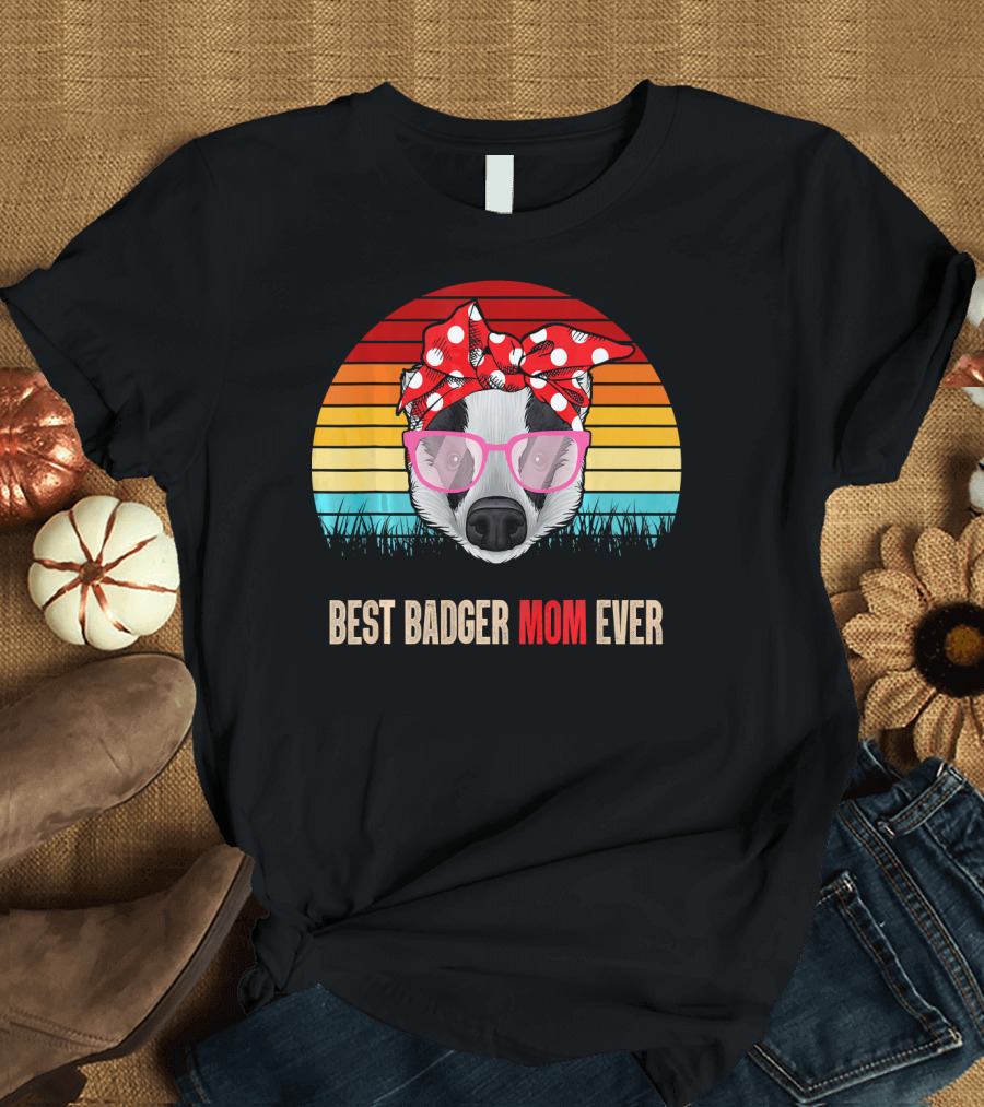 Best Badger Mom Ever Retro Sunset Glasses Bandana T-Shirt
