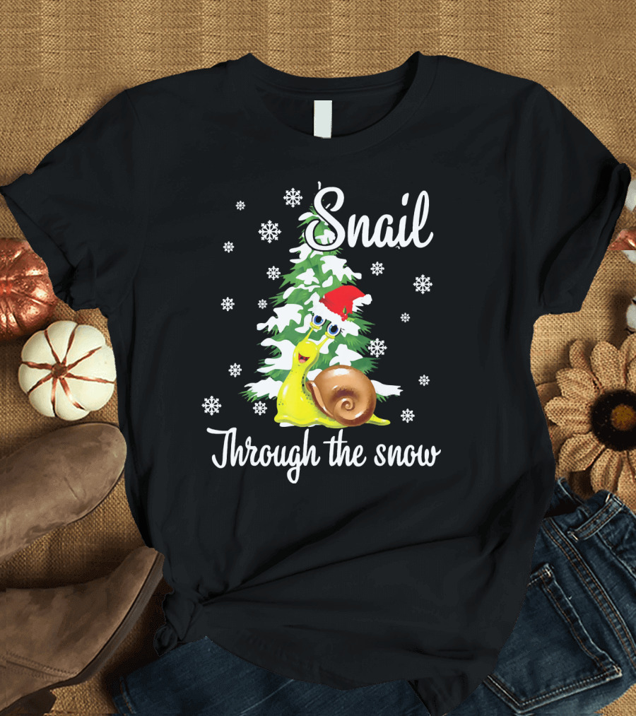 Snail Through the Snow Christmas Snail Holiday Tree Snowflakes T-Shirt