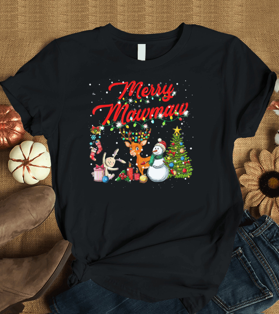 Merry Mawmaw Christmas Tree Snowman Reindeer Stockings Holiday Scene T-Shirt