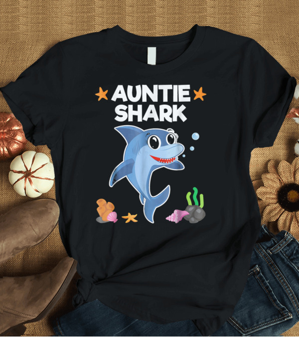 T-Shirt: Auntie Shark Starfish and Seashell Birthday T-Shirt Auntie Shark Starfish and Seashell Birthday T-Shirt