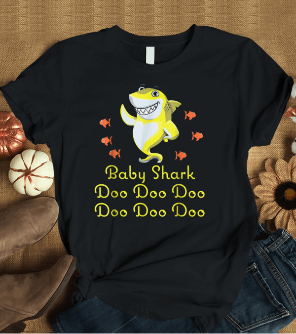 T-Shirt: Baby Shark Doo Doo Doo Doo Doo Doo Dancing Yellow Shark Fun T-Shirt Baby Shark Doo Doo Doo Doo Doo Doo Dancing Yellow Shark Fun T-Shirt